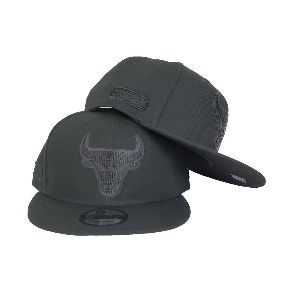 New Era Black On Black Chicago Bulls 9FIFTY Snapback Hat