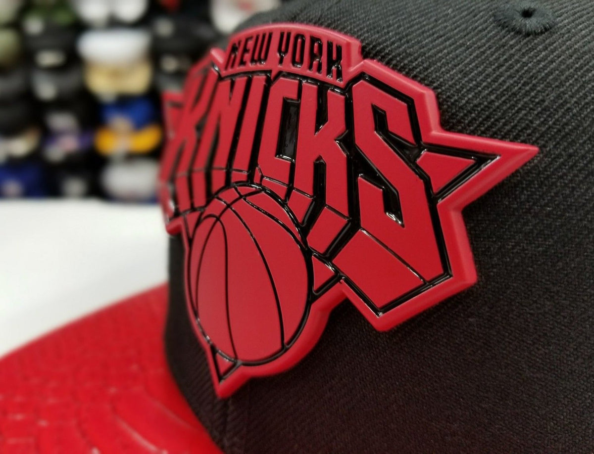 New Era 9Fifty NBA New York Knicks Black / Red Metal Badge Strapback Hat