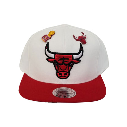 Exclusive Mitchell & Ness Dual Metal Pin White / Red Chicago Bulls Snapback