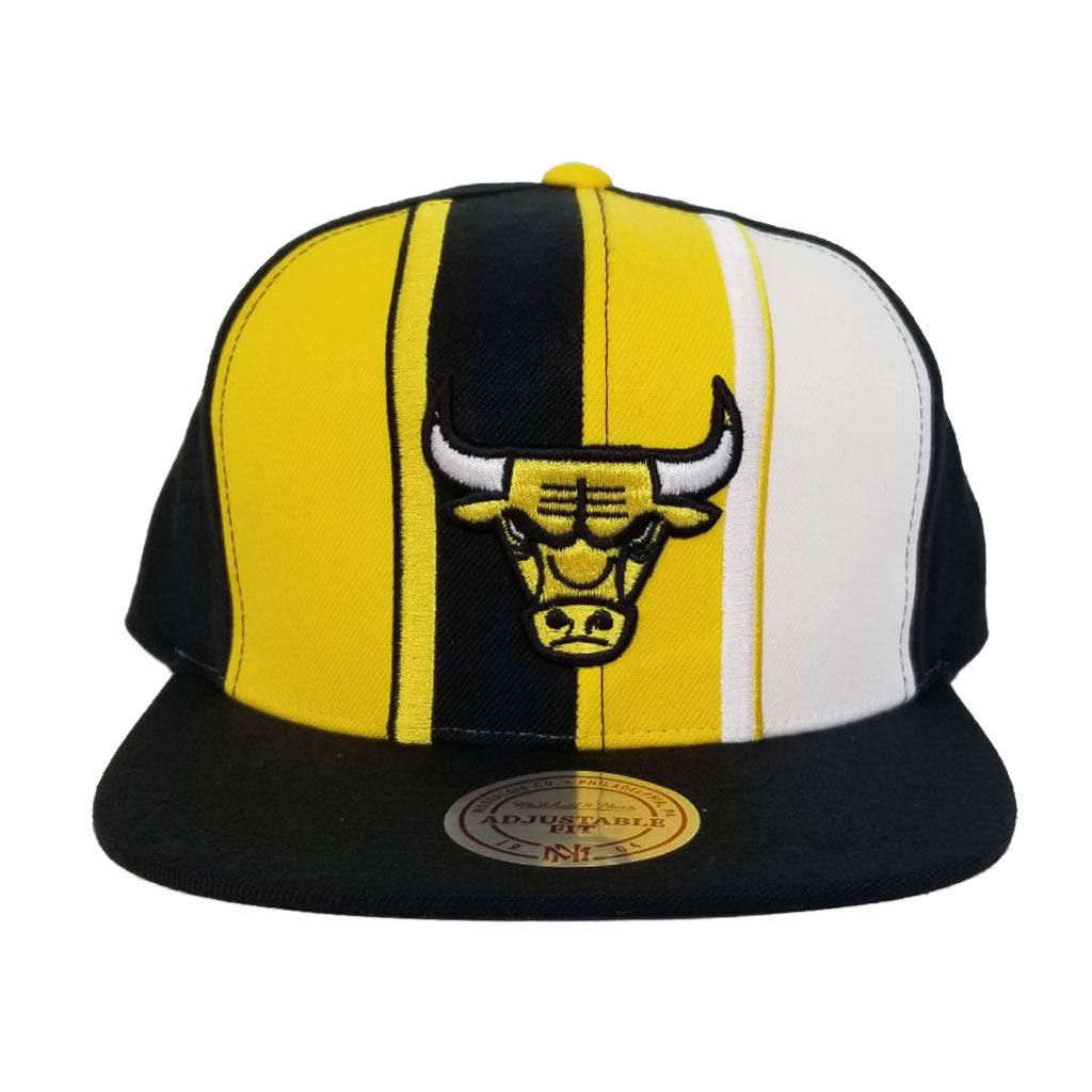 Mitchell & Ness Black / Yellow Chicago Bulls Snapback Hat