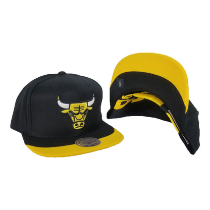 Mitchell & Ness Dip Visor Chicago Bulls Black - Yellow Snapback