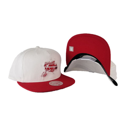 Mitchell & Ness White / Red Destructed Philadelphia 76ers snapback