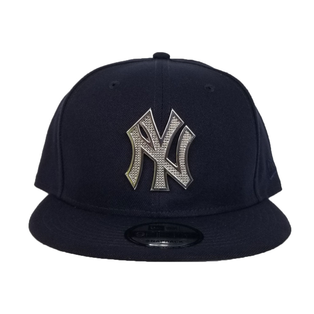 NEW ERA NEW YORK YANKEES SILVER METAL BADGE RHINESTONE 9FIFTY SNAPBACK