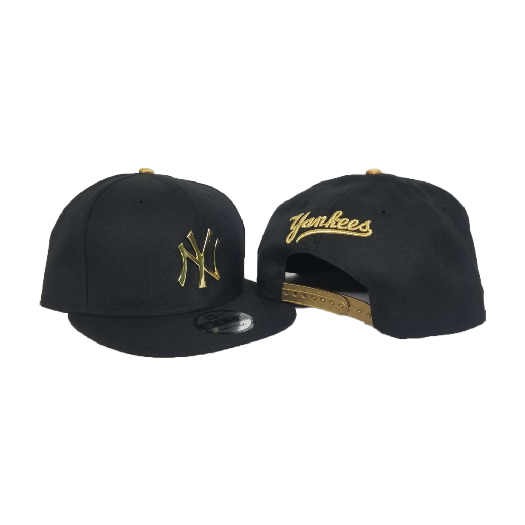 New Era Black New York Yankees Gold Metal Badge Snapback hat
