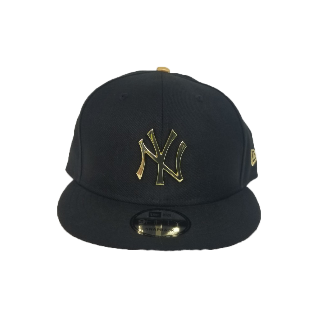 New Era Black New York Yankees Gold Metal Badge Snapback hat