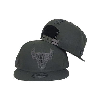 New Era Black On Black Chicago Bulls 9FIFTY Snapback Hat