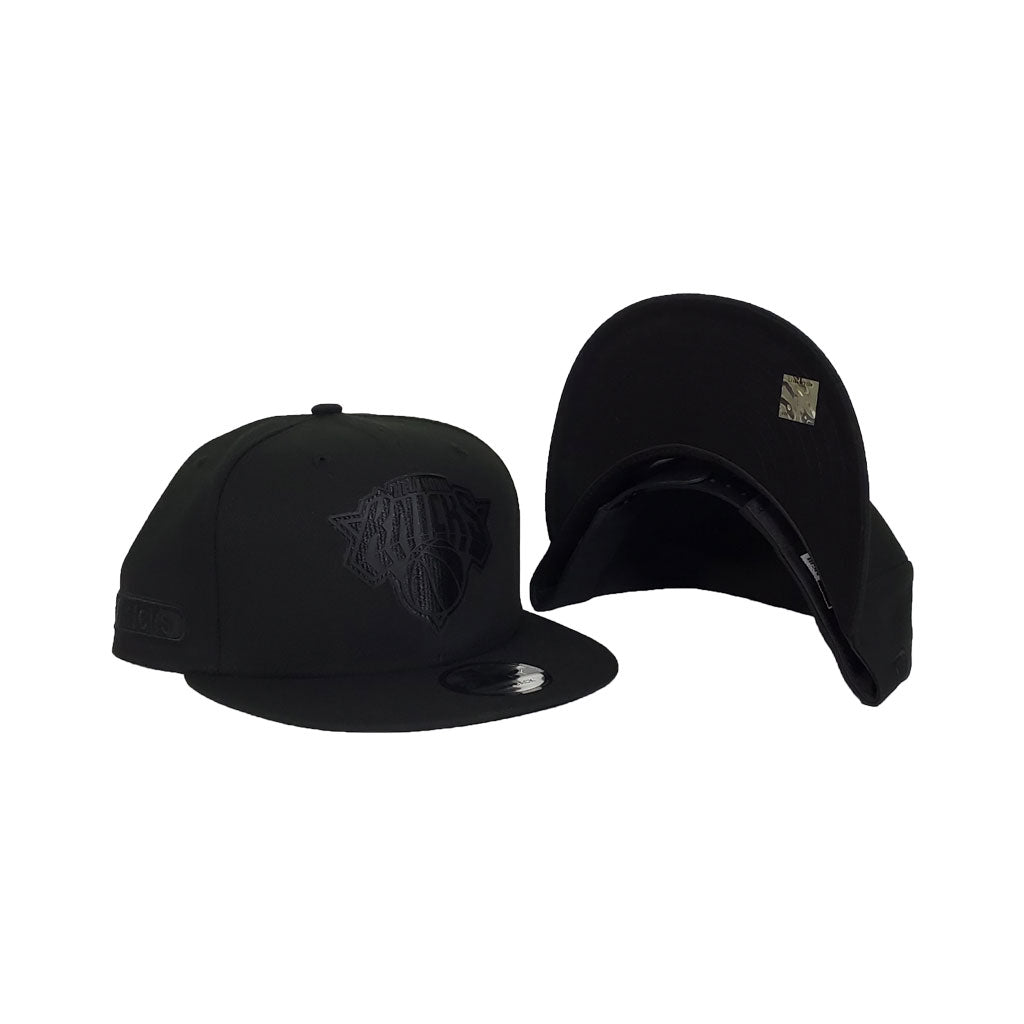 New Era Black On Black New York Knicks 9FIFTY Snapback Hat
