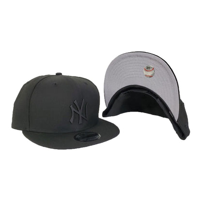 New York Yankees Black Metal Badge New Era 9Fifty Snapback