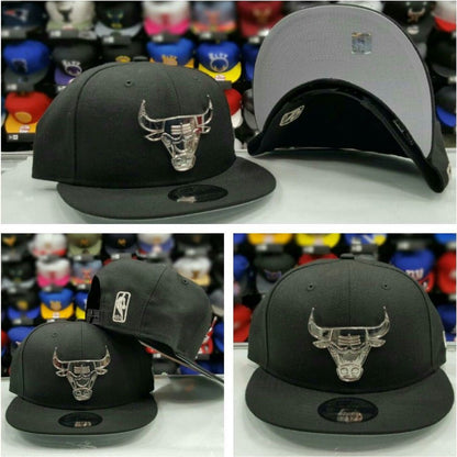New Era NBA Silver Metal Badge Logo Black Chicago Bulls 9fifty snapback
