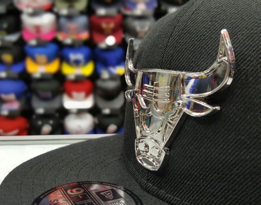 New Era NBA Silver Metal Badge Logo Black Chicago Bulls 9fifty snapback