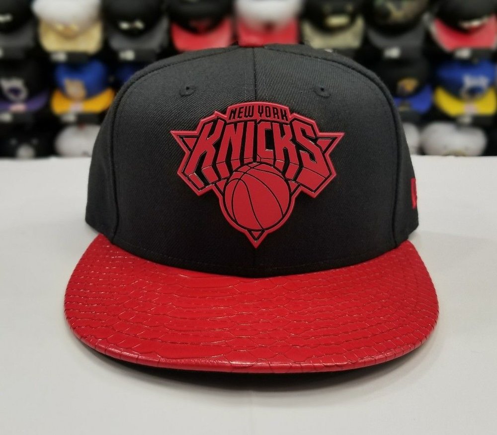 New Era 9Fifty NBA New York Knicks Black / Red Metal Badge Strapback Hat