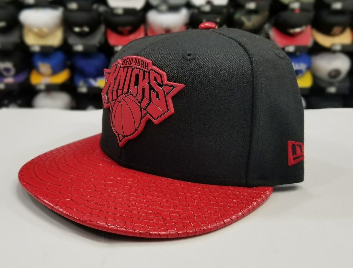 New Era 9Fifty NBA New York Knicks Black / Red Metal Badge Strapback Hat