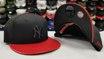 New Era 9Fifty MLB New York Yankee Black / Red Metal Badge Strapback Hat