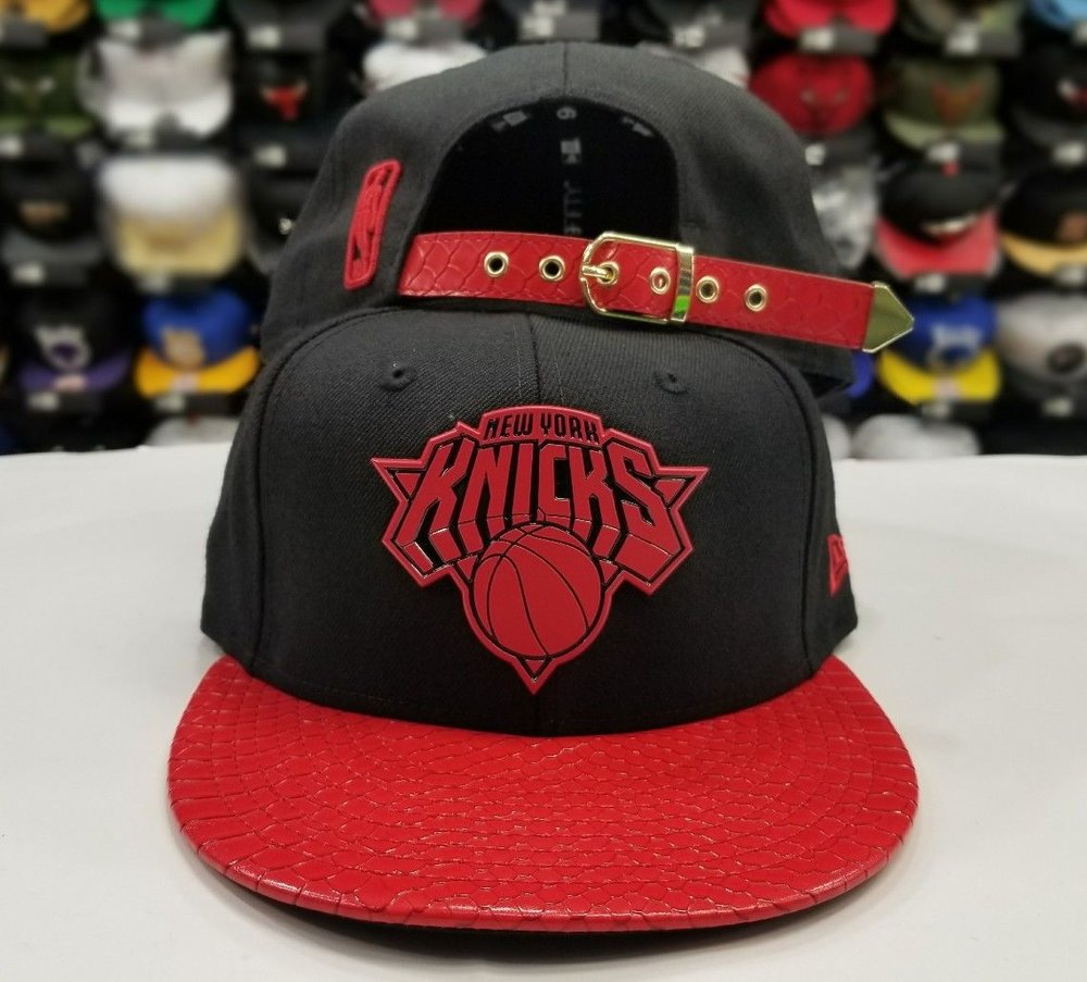 New Era 9Fifty NBA New York Knicks Black / Red Metal Badge Strapback Hat