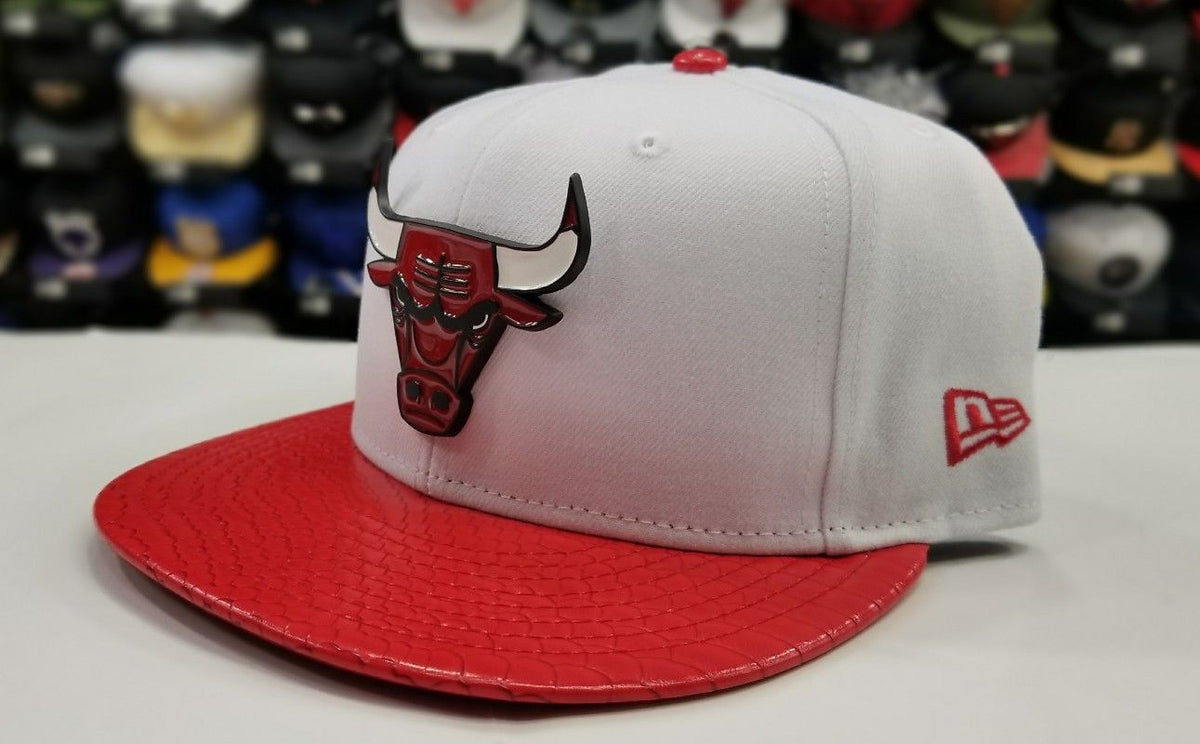 New Era 9Fifty NBA Chicago Bulls White / Red Metal Badge Strapback Hat