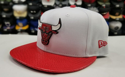New Era 9Fifty NBA Chicago Bulls White / Red Metal Badge Strapback Hat