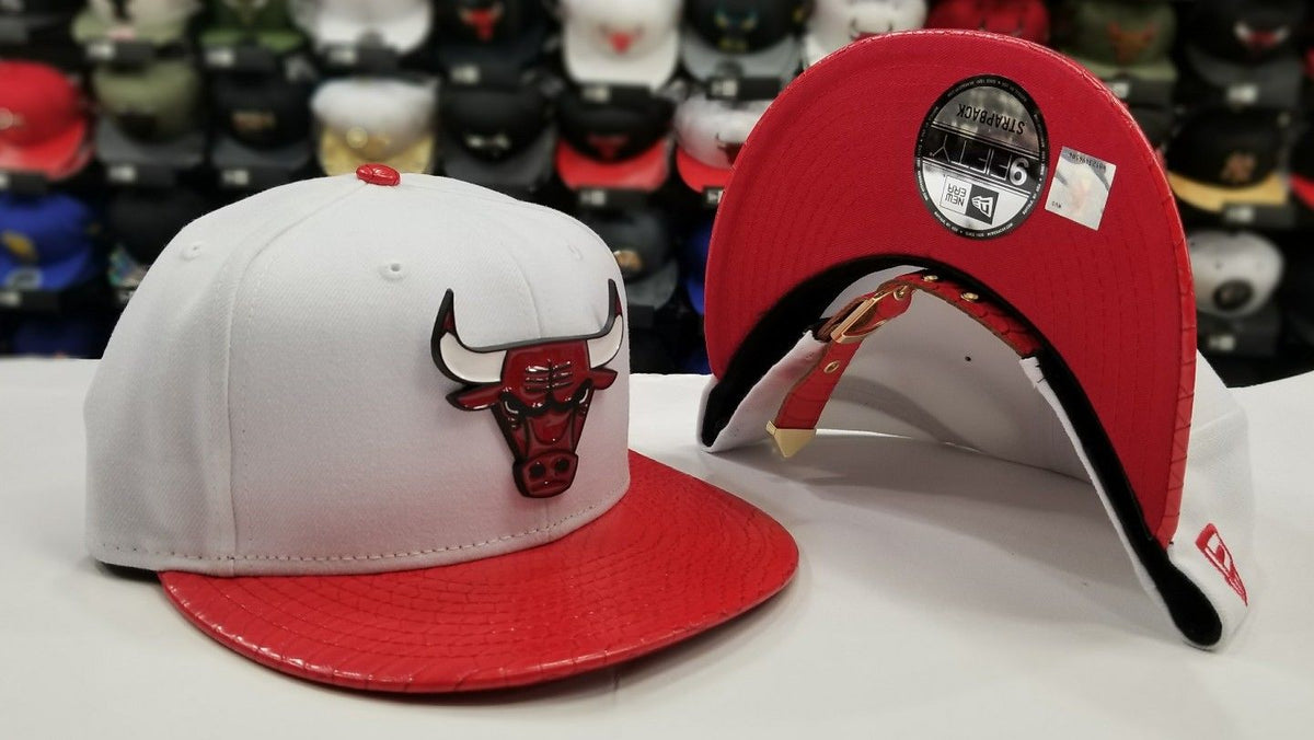 New Era 9Fifty NBA Chicago Bulls White / Red Metal Badge Strapback Hat