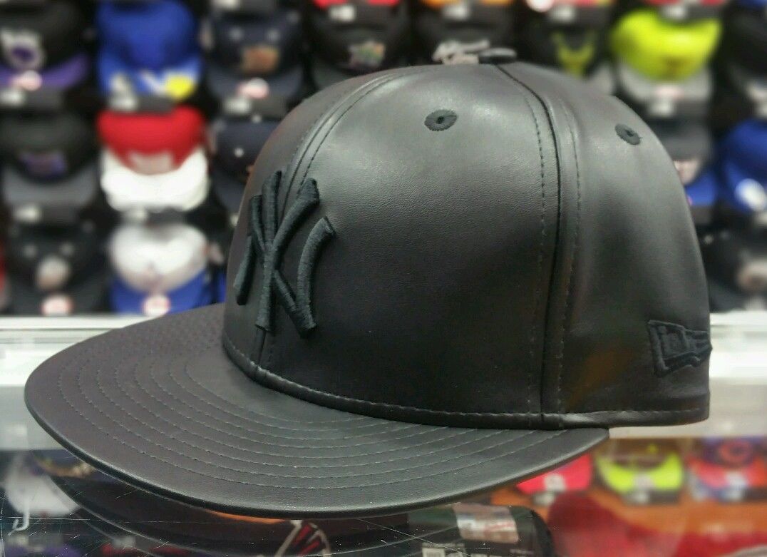 New Era 9Fifty NEW YORK YANKEES BLACK on BLACK LEATHER Snap back MLB Hat Cap PU